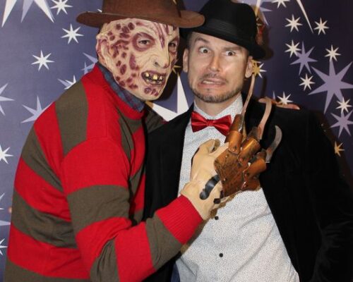 Hostia v kostýmoch filmových postáv